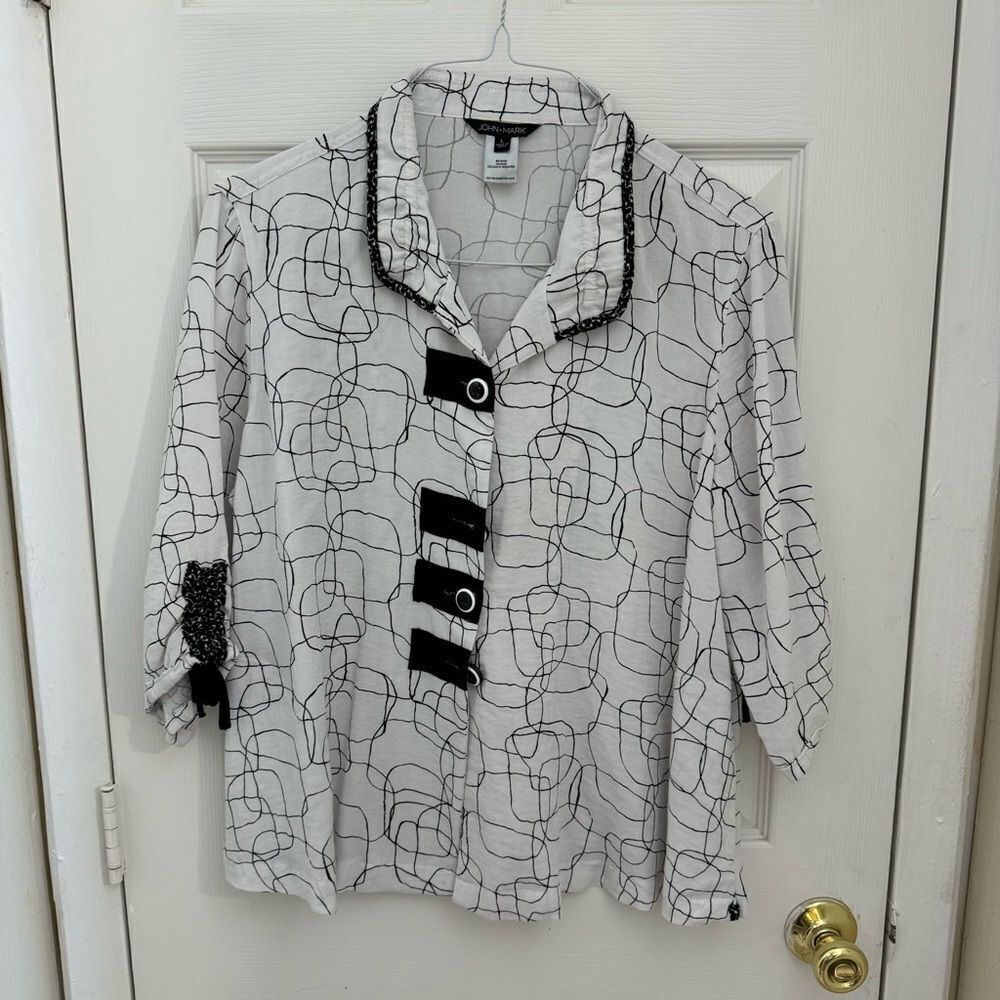 John Mark Artsy Lagenlook Geometric Print Blouse Size Large Black White Boxy
